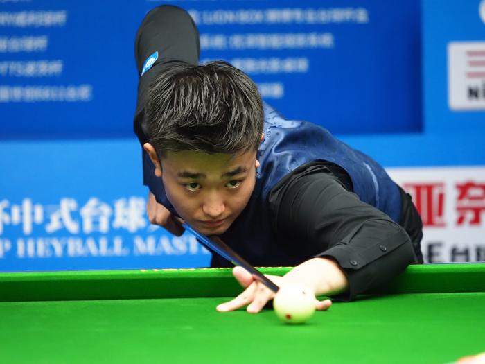 依旧保持领 依旧保持领